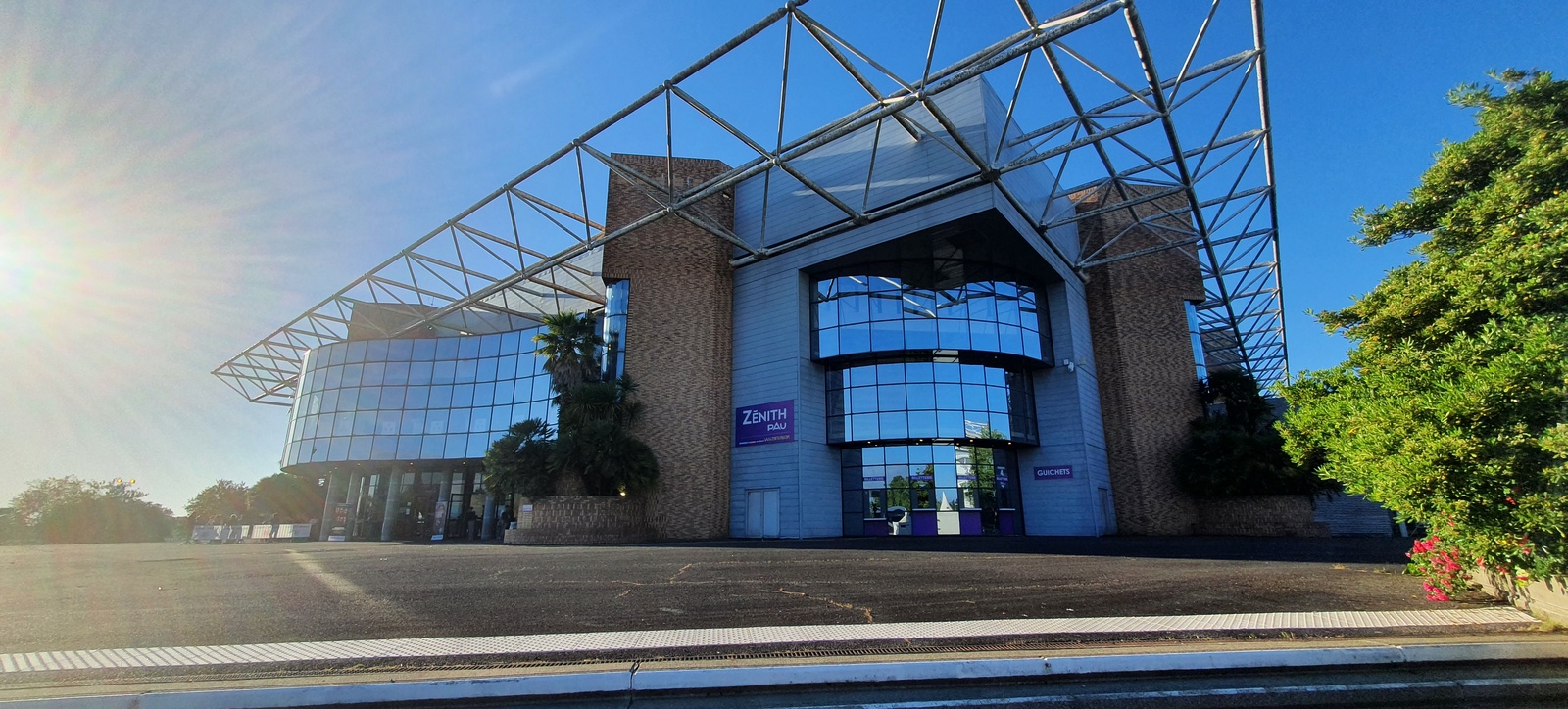 Le Zénith de Pau - Salle de spectacles et concerts à Pau - Entrée